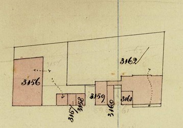 <p>Kadastrale hulpkaart uit 1861. Onder nummer 3162 is het huis en de tuin van Jan Cemer Eindhoven getekend. Aanleiding voor deze tekening was de afbraak van gebouwen aan de achterzijde en de realisatie van een geheel nieuw achterhuis. In de brede risalerende achtergevel is goed de huidige achtergevel van Kanonsteeg 1 te herkennen. </p>

